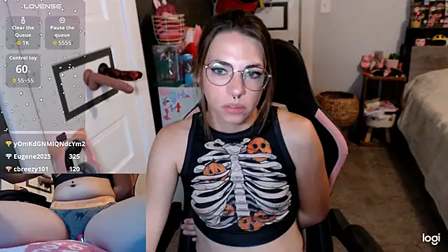 KSwonderland6 online show from 10/31/25, 01:41