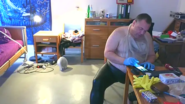 Snapshot of florian328 chatting on 02/21/26, 01:35 florian328 online show from 02/21/26, 01:35