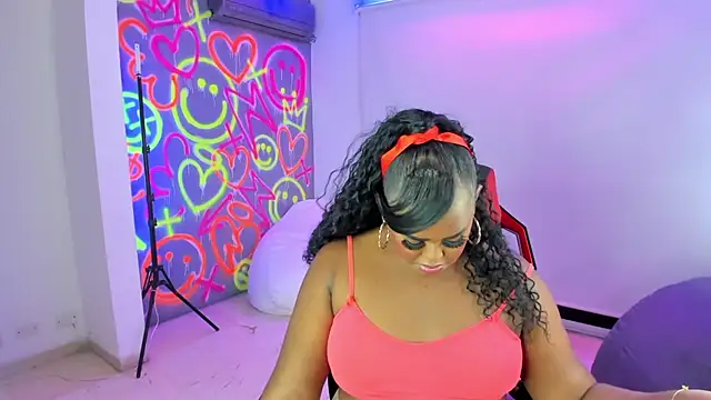 Snapshot of GEANNAROSE chatting on 02/21/25, 05:24 GEANNAROSE online show from 02/21/25, 05:24