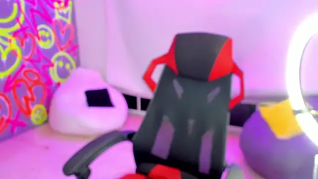 Snapshot of GEANNAROSE chatting on 01/25/25, 01:19 GEANNAROSE online show from 01/25/25, 01:19