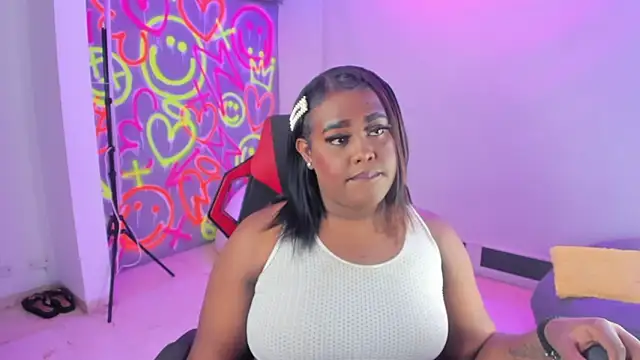 Snapshot of GEANNAROSE chatting on 01/24/25, 05:10 GEANNAROSE online show from 01/24/25, 05:10