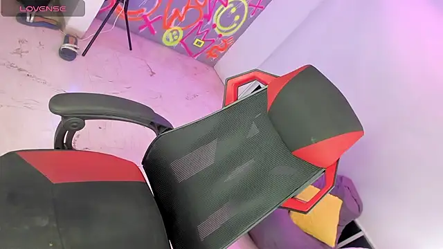 Snapshot of GEANNAROSE chatting on 03/22/25, 12:04 GEANNAROSE online show from 03/22/25, 12:04