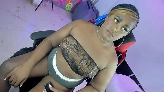 Snapshot of GEANNAROSE chatting on 03/12/25, 09:55 GEANNAROSE online show from 03/12/25, 09:55