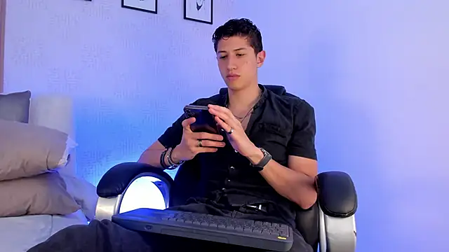 Dorianmistery2322  online show from 10/17/25, 08:43