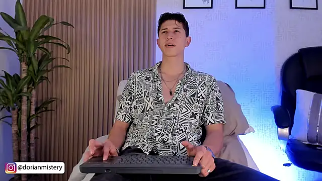 Dorianmistery2322  online show from 09/15/25, 12:44