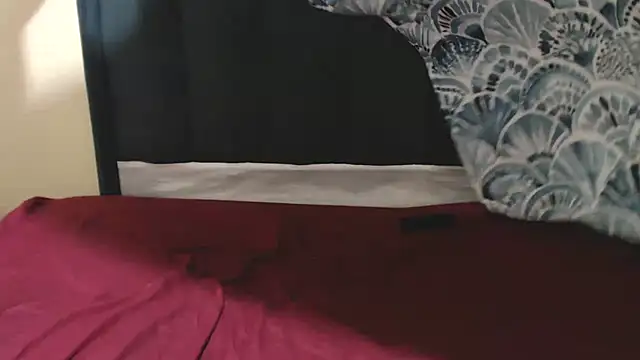 kittykhloe22 online show from 11/08/25, 12:47