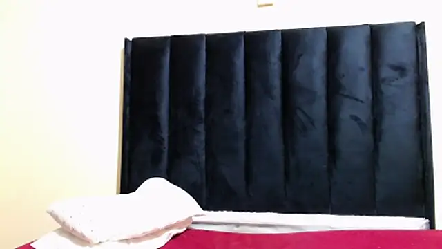 kittykhloe22 online show from 04/05/26, 03:24