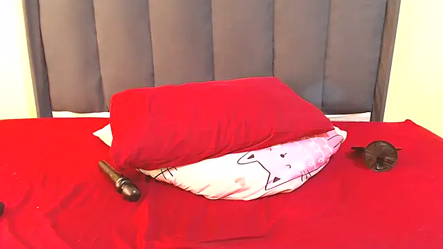 kittykhloe22 online show from 02/04/26, 12:22