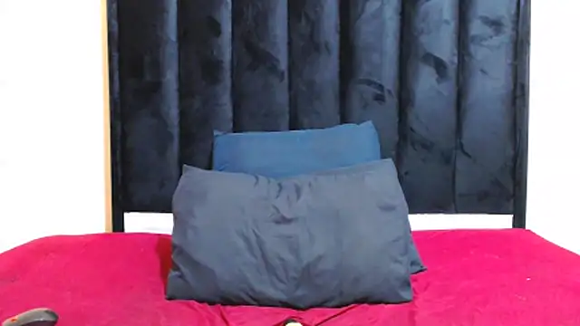 kittykhloe22 online show from 04/13/26, 10:41