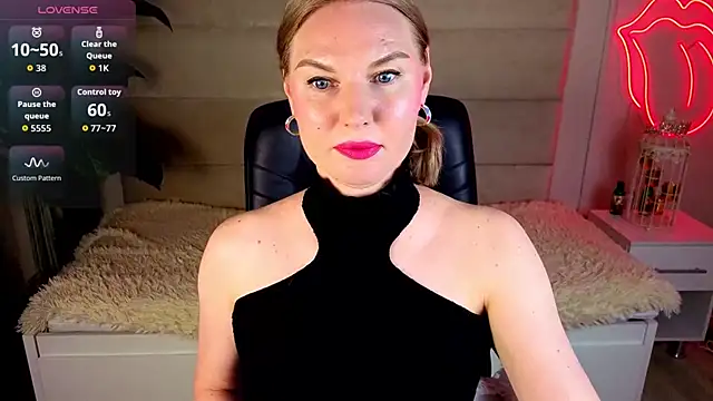 Snapshot of Angel_Nikole chatting on 07/17/26, 01:47 Angel Nikole online show from 07/17/26, 01:47
