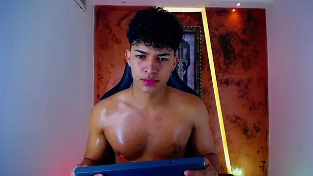 Snapshot of jamescurli_ chatting on 02/28/25, 04:54 jamescurli online show from 02/28/25, 04:54
