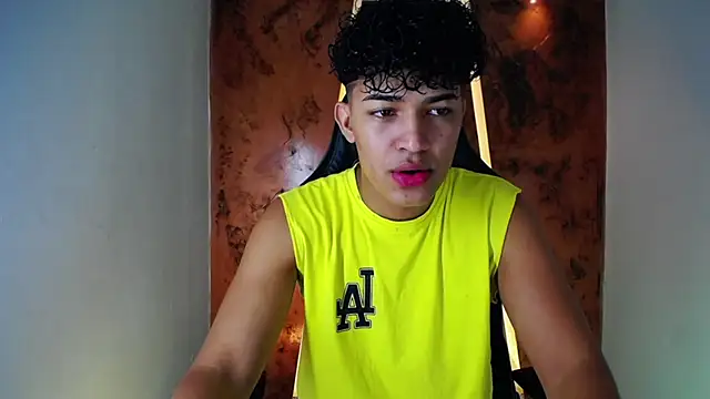 Snapshot of jamescurli_ chatting on 02/22/25, 03:45 jamescurli online show from 02/22/25, 03:45