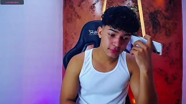 Snapshot of jamescurli_ chatting on 03/13/25, 05:43 jamescurli online show from 03/13/25, 05:43