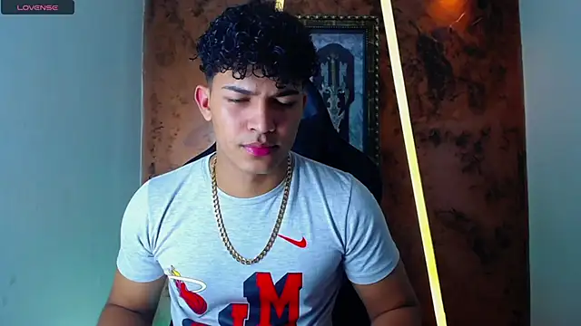 Snapshot of jamescurli_ chatting on 03/21/25, 04:17 jamescurli online show from 03/21/25, 04:17