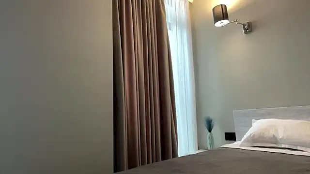 Snapshot of Lora_Squirt chatting on 03/19/25, 10:00 Lora Squirt online show from 03/19/25, 10:00