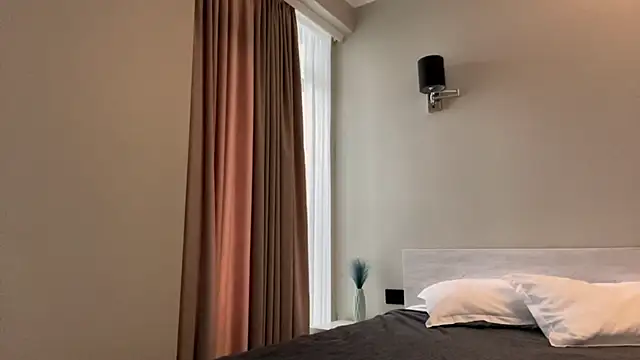 Snapshot of Lora_Squirt chatting on 03/22/25, 06:00 Lora Squirt online show from 03/22/25, 06:00