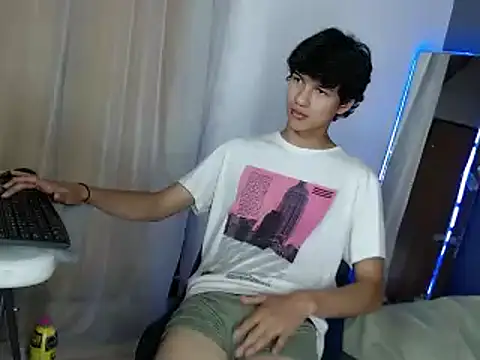 Snapshot of jason_graeats chatting on 12/23/24, 04:44 jason graeats online show from 12/23/24, 04:44