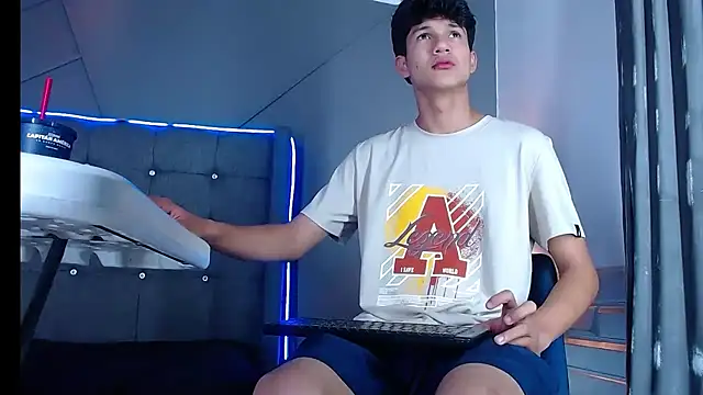 Snapshot of jason_graeats chatting on 03/22/25, 04:35 jason graeats online show from 03/22/25, 04:35