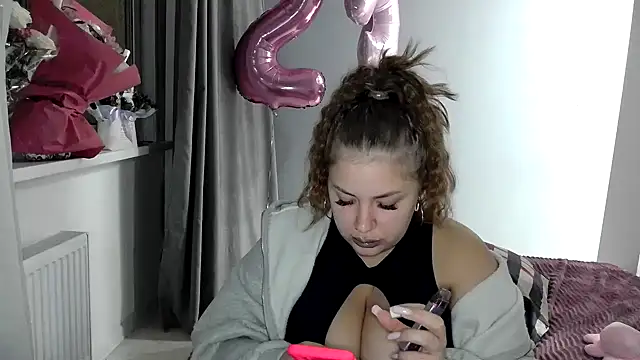 Snapshot of 96CHloe96 chatting on 01/20/25, 08:29 96CHloe96 online show from 01/20/25, 08:29