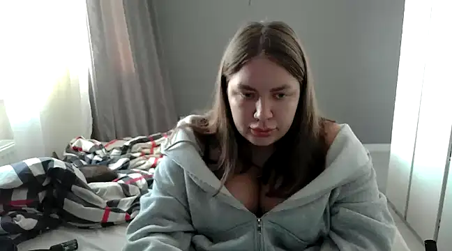 Snapshot of 96CHloe96 chatting on 12/06/24, 06:09 96CHloe96 online show from 12/06/24, 06:09