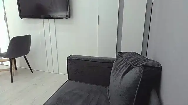 96CHloe96 online show from 05/08/26, 08:18