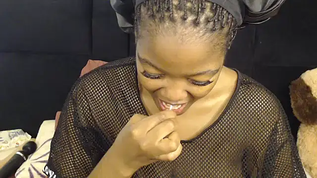 Busty-Londie online show from 12/15/25, 03:40