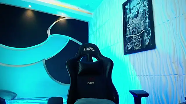 Snapshot of jeysexyboy_2 chatting on 12/13/24, 11:17 jeysexyboy 2 online show from 12/13/24, 11:17