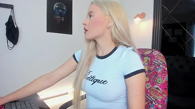 miacarperr1 online show from 02/02/26, 09:03