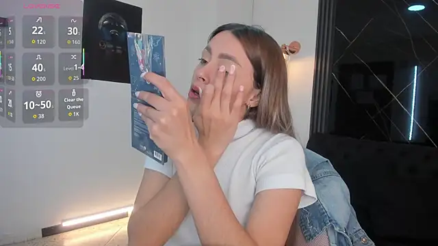 miacarperr1 online show from 12/22/25, 09:04