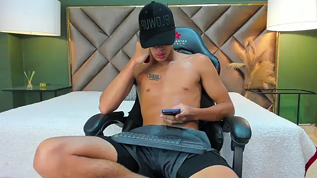 Tyler Rodriguez online show from 09/30/25, 11:11