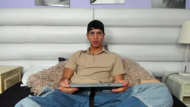Tyler Rodriguez online show from 02/26/25, 07:42