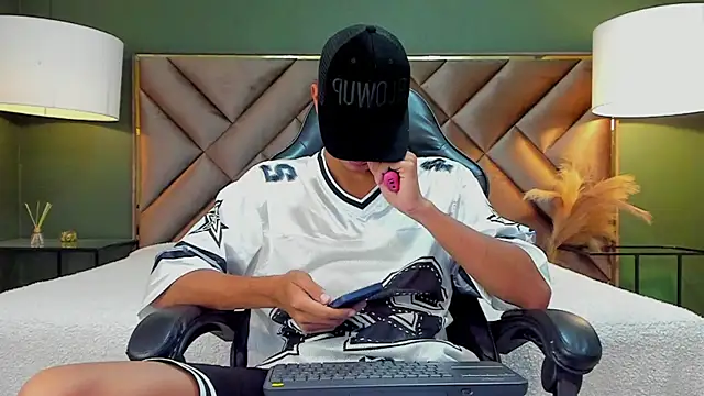 Tyler Rodriguez online show from 10/08/25, 09:59