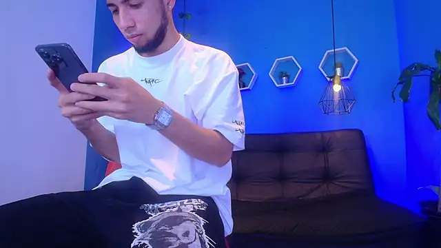 Snapshot of jhon_ath chatting on 11/27/25, 03:18 jhon ath online show from 11/27/25, 03:18