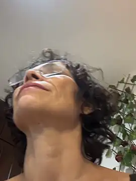 MireyaTorresGu online show from 11/29/25, 01:39