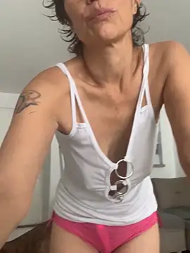 MireyaTorresGu online show from 10/14/25, 05:13