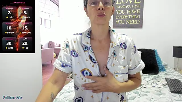 Snapshot of MireyaTorresGu chatting on 07/19/26, 12:13 MireyaTorresGu online show from 07/19/26, 12:13
