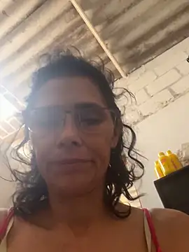 Snapshot of MireyaTorresGu chatting on 06/19/26, 02:34 MireyaTorresGu online show from 06/19/26, 02:34