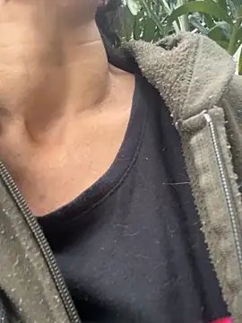 MireyaTorresGu online show from 10/29/25, 12:15