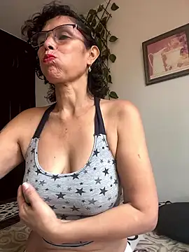 Snapshot of MireyaTorresGu chatting on 01/14/26, 04:32 MireyaTorresGu online show from 01/14/26, 04:32