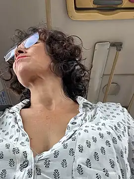 MireyaTorresGu online show from 04/13/26, 01:48