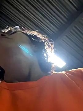 Snapshot of MireyaTorresGu chatting on 12/22/25, 01:28 MireyaTorresGu online show from 12/22/25, 01:28