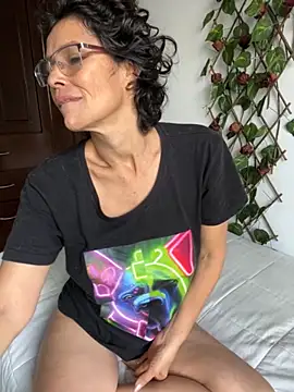 MireyaTorresGu online show from 11/26/25, 03:34