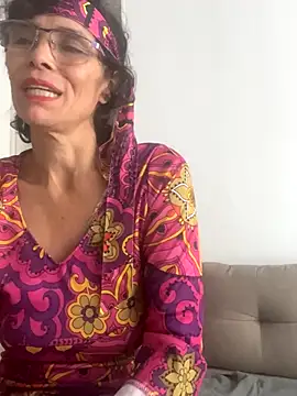 MireyaTorresGu online show from 10/31/25, 04:03