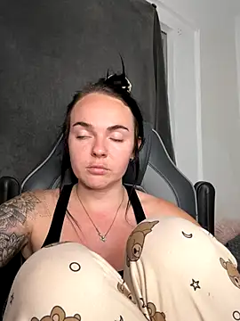 yorkshiregal online show from 10/21/25, 07:46