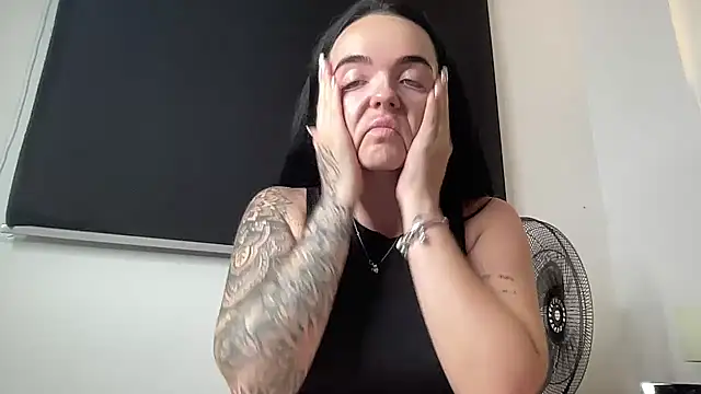 yorkshiregal online show from 10/31/25, 05:09