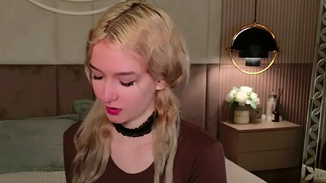 NaomiLoys online show from 02/25/25, 04:46