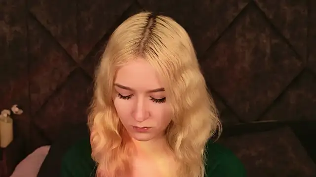 NaomiLoys online show from 11/11/25, 10:32