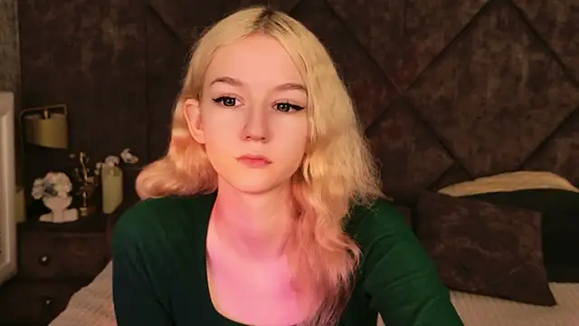 NaomiLoys online show from 11/10/25, 10:42