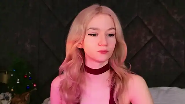 NaomiLoys online show from 12/22/25, 10:59