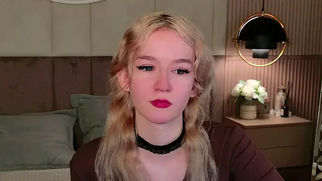 NaomiLoys online show from 02/25/25, 08:42